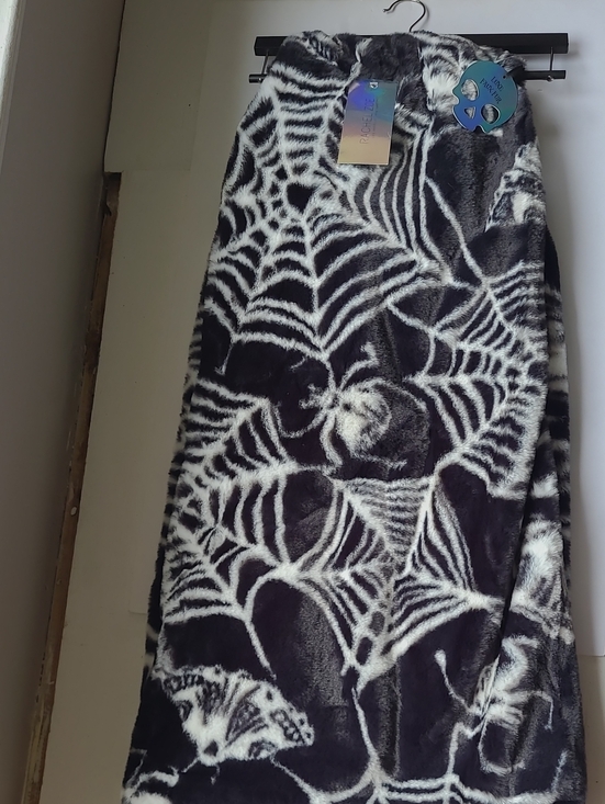 Rachel Zoe Other - Spiderweb Throw Blanket - Black & White